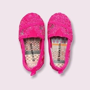 𝅺EUC Koala Kids Slip on Shoes Size 4